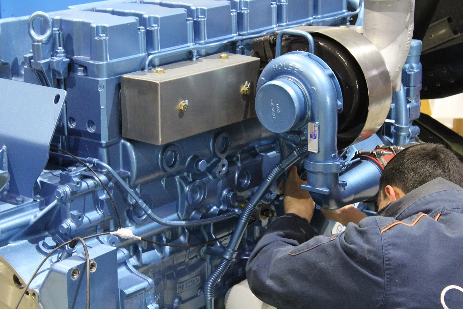 Motore Baudouin durante l'assistenza tecnica in officina